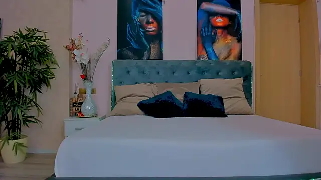 Snapshot of MichelleReys chatting on September 2025 08:08:02 PM MichelleReys online show from September 2025 08:08:02 PM