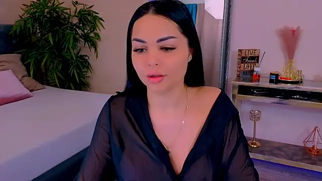 Snapshot of MichelleReys chatting on November 2025 08:51:01 PM MichelleReys online show from November 2025 08:51:01 PM