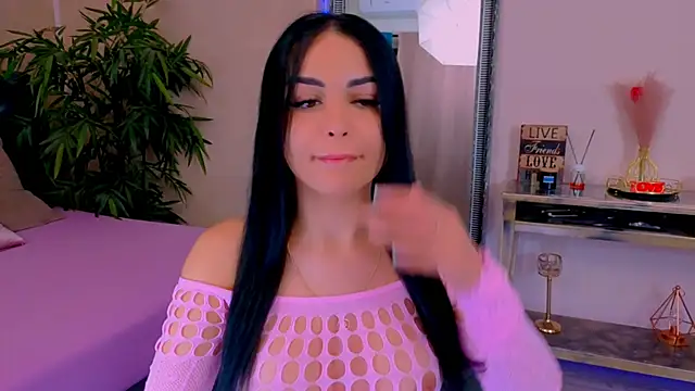 Snapshot of MichelleReys chatting on December 2025 08:45:02 PM MichelleReys online show from December 2025 08:45:02 PM