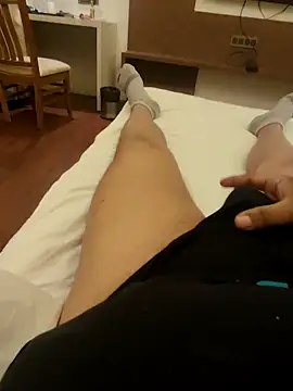 Hunk-Hand6 online show from December 2025 12:19:02 PM