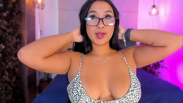 BellaHarllow online show from March 2026 07:40:01 PM