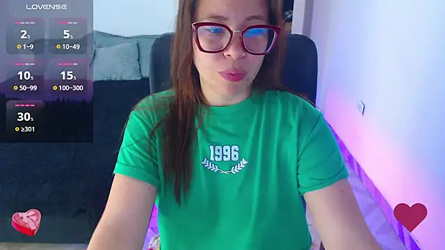 SharonR1 online show from May 2026 11:00:01 PM