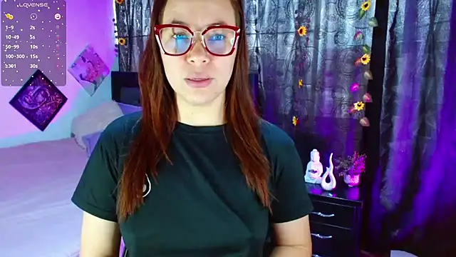 Snapshot of SharonR1 chatting on November 2025 06:00:02 PM SharonR1 online show from November 2025 06:00:02 PM