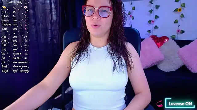 Snapshot of SharonR1 chatting on September 2025 05:56:02 PM SharonR1 online show from September 2025 05:56:02 PM