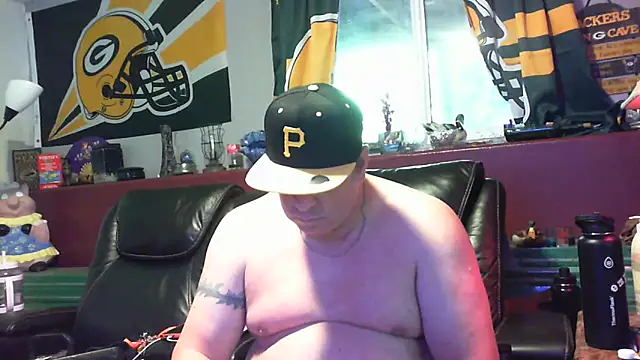 Snapshot of Mic_Oxinner chatting on September 2025 11:32:01 PM Mic Oxinner online show from September 2025 11:32:01 PM