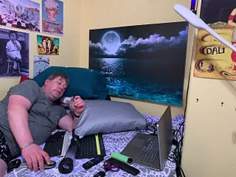 Mic Oxinner online show from April 2026 02:07:02 PM