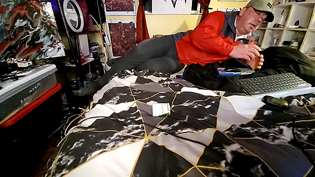 Snapshot of Mic_Oxinner chatting on November 2025 10:31:01 AM Mic Oxinner online show from November 2025 10:31:01 AM