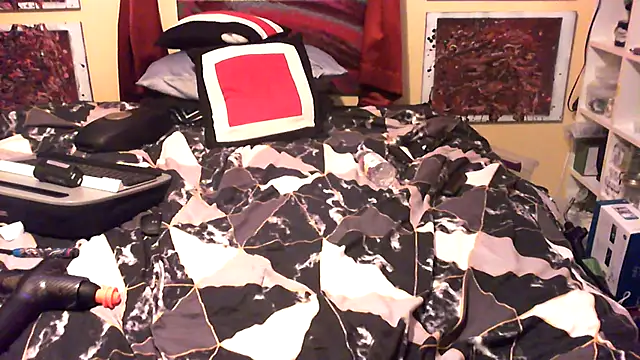 Snapshot of Mic_Oxinner chatting on December 2025 07:40:02 AM Mic Oxinner online show from December 2025 07:40:02 AM