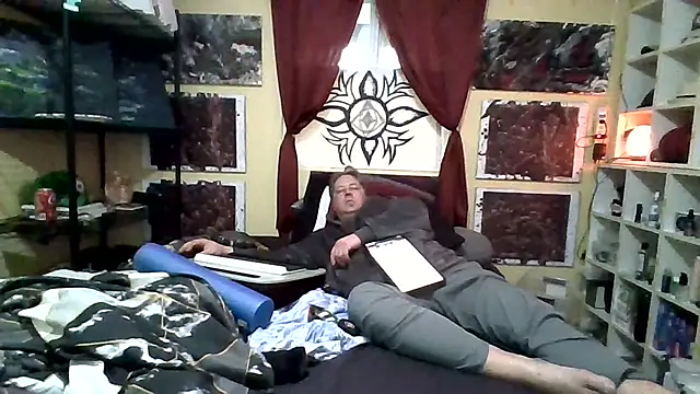 Snapshot of Mic_Oxinner chatting on November 2025 08:31:01 PM Mic Oxinner online show from November 2025 08:31:01 PM