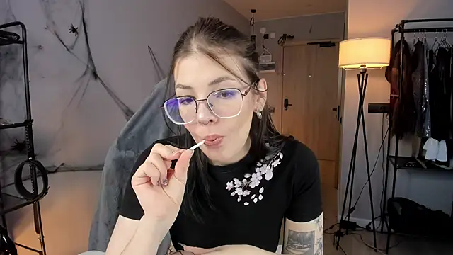 AnnaTrueno online show from November 2025 06:11:02 PM