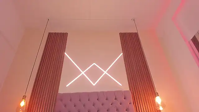 Sophia turneer online show from December 2025 08:12:01 PM