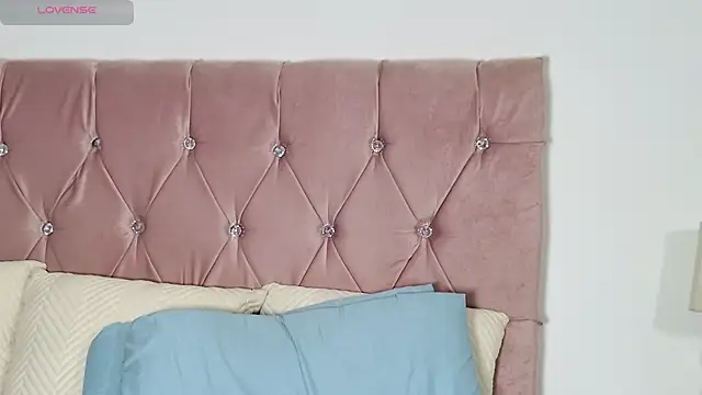 katrinaclarks online show from November 2025 09:59:02 PM