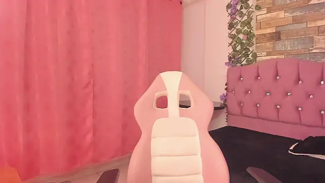 elizabeth mature23 online show from December 2024 01:01:02 PM