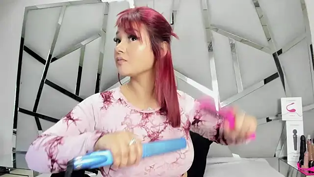 Snapshot of Catherinee69_x chatting on February 2026 04:01:02 AM Catherinee69 x online show from February 2026 04:01:02 AM