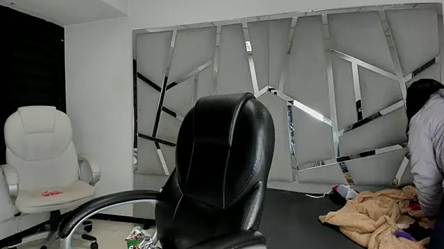 Catherinee69 x online show from October 2025 04:47:02 AM