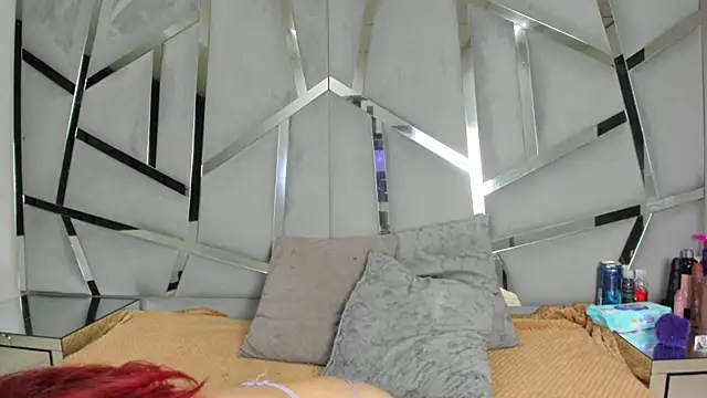 Snapshot of Catherinee69_x chatting on December 2025 03:53:01 AM Catherinee69 x online show from December 2025 03:53:01 AM