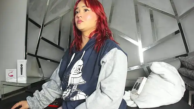 Snapshot of Catherinee69_x chatting on December 2025 02:44:01 AM Catherinee69 x online show from December 2025 02:44:01 AM