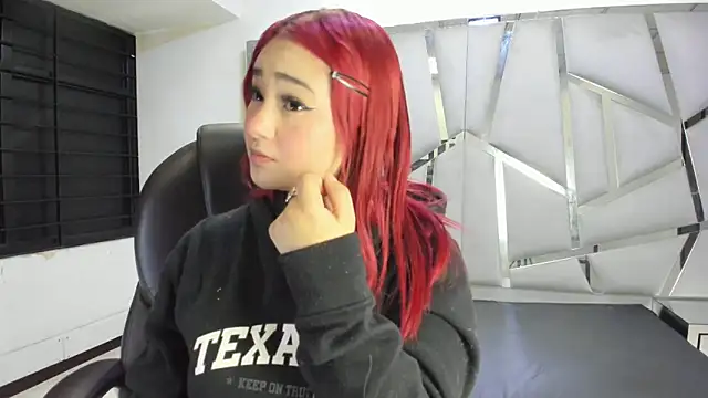 Snapshot of Catherinee69_x chatting on January 2026 03:54:01 AM Catherinee69 x online show from January 2026 03:54:01 AM