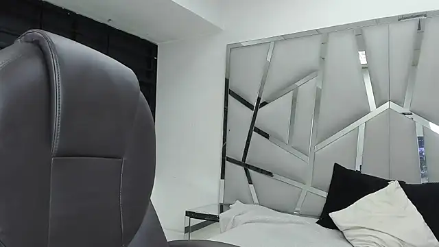 Snapshot of Catherinee69_x chatting on February 2026 03:26:02 AM Catherinee69 x online show from February 2026 03:26:02 AM