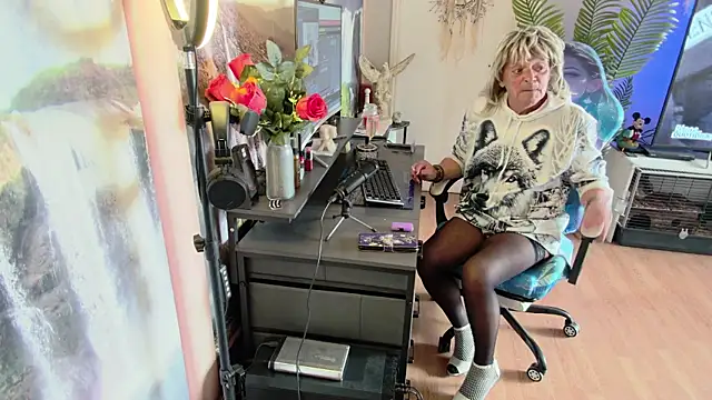 Anjela30 online show from March 2026 03:33:01 PM