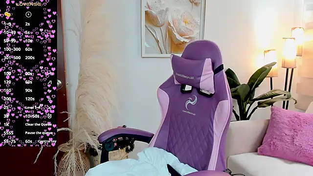 veronika naughty online show from November 2025 03:02:01 PM