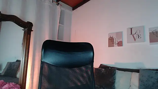 madisex s online show from November 2025 12:49:01 PM