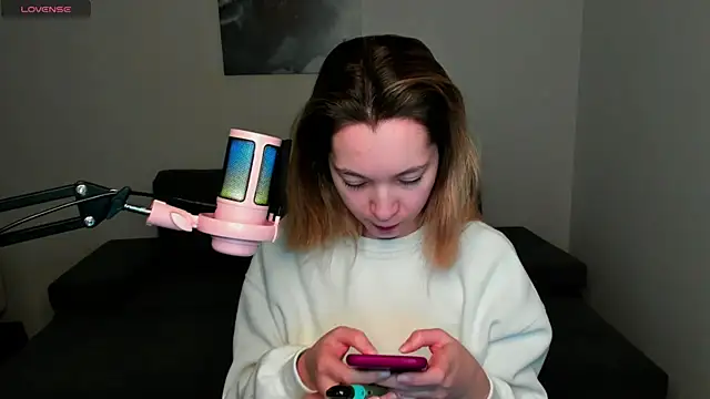 MiaThaine online show from January 2025 01:03:01 PM
