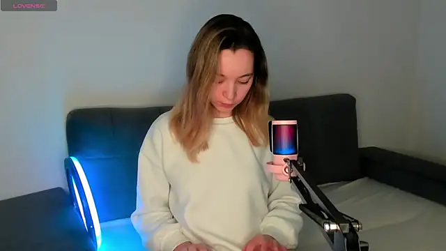 MiaThaine online show from February 2025 01:44:01 PM