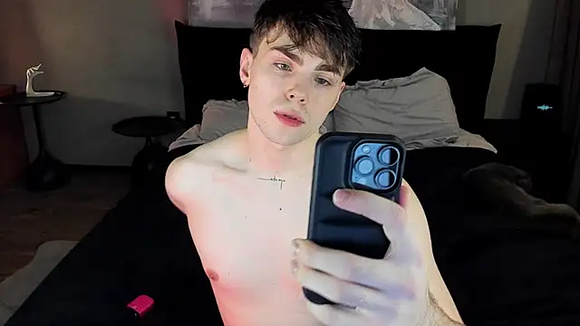 Snapshot of simonwnl chatting on December 2024 02:55:02 PM simonwnl online show from December 2024 02:55:02 PM