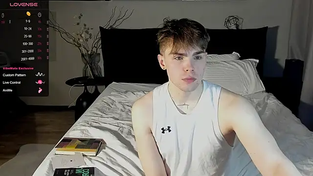 Snapshot of simonwnl chatting on March 2025 09:00:02 PM simonwnl online show from March 2025 09:00:02 PM