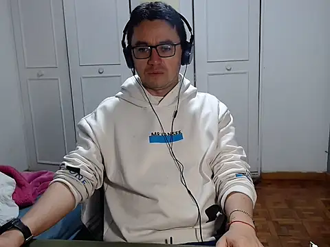 Snapshot of Diptongo chatting on December 2025 11:11:02 PM Diptongo online show from December 2025 11:11:02 PM