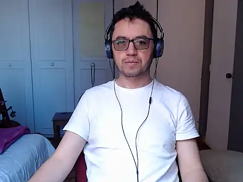 Snapshot of Diptongo chatting on December 2025 03:00:02 PM Diptongo online show from December 2025 03:00:02 PM