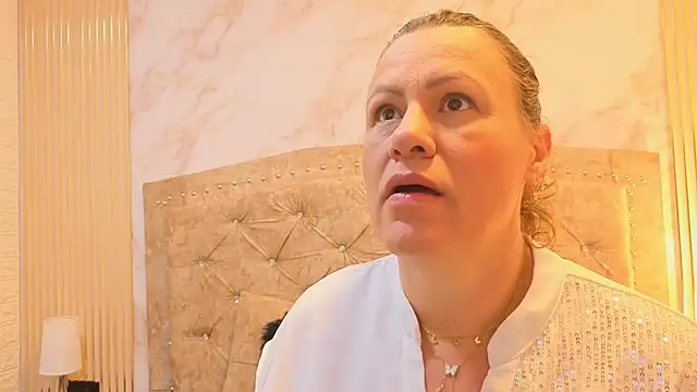 Snapshot of charlotte__G chatting on November 2025 10:42:02 AM charlotte G online show from November 2025 10:42:02 AM