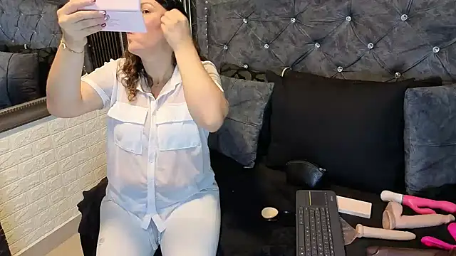 charlotte  G online show from March 2026 10:48:01 AM