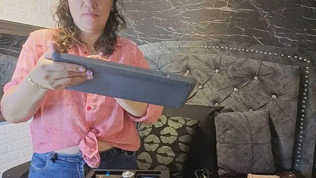 charlotte  G online show from March 2026 11:08:01 AM