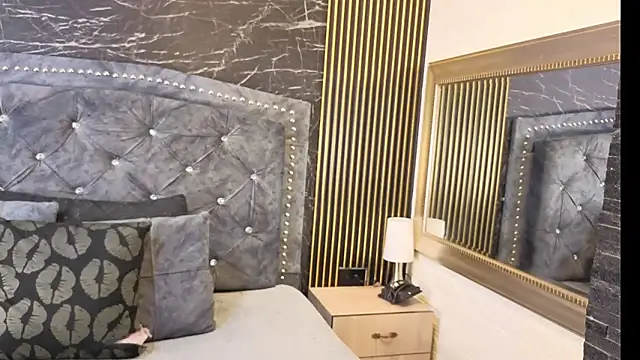 charlotte  G online show from January 2026 10:42:01 AM