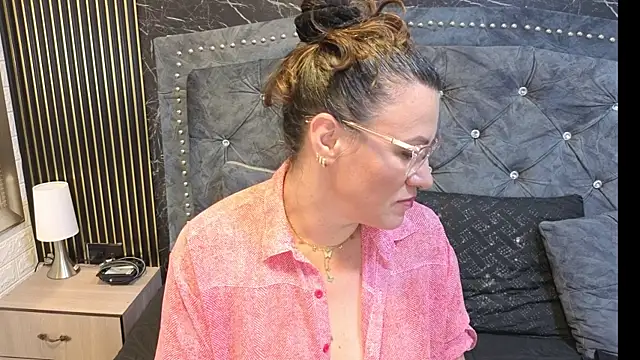 charlotte  G online show from May 2026 04:04:02 PM