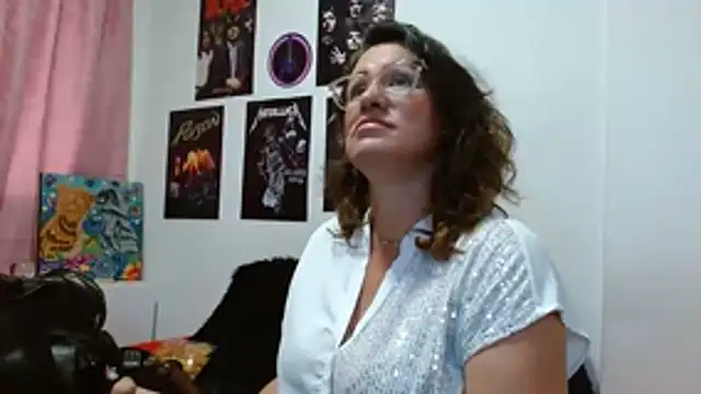 charlotte  G online show from December 2025 06:52:01 PM