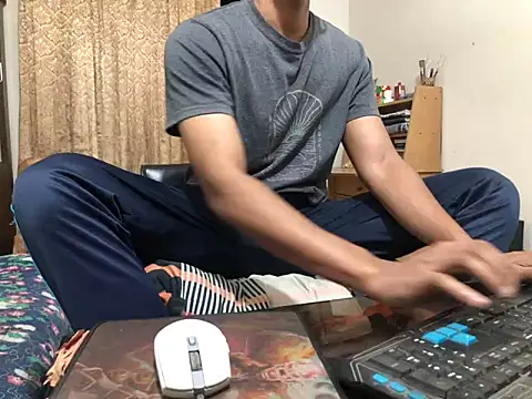 Snapshot of Zeuhorny chatting on December 2024 06:49:02 PM Zeuhorny online show from December 2024 06:49:02 PM