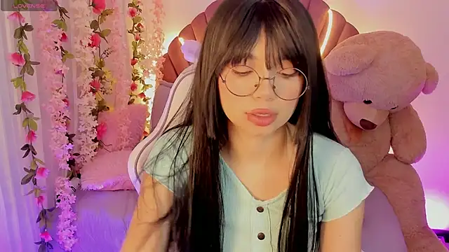 Snapshot of Lovely_celestte chatting on December 2024 12:57:02 AM Lovely celestte online show from December 2024 12:57:02 AM