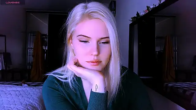VoluptuousDreams online show from March 2025 02:30:01 PM