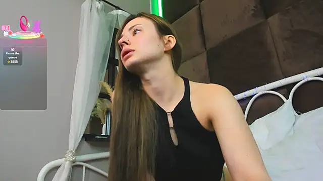 PollyMillees online show from June 2026 01:43:01 PM