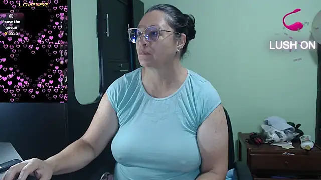 hairyglad69 online show from November 2025 01:56:02 PM