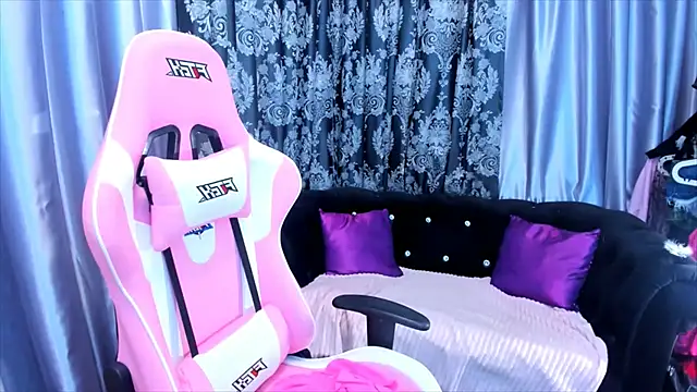 Snapshot of KamilaFoxy chatting on February 2026 06:40:02 AM KamilaFoxy online show from February 2026 06:40:02 AM