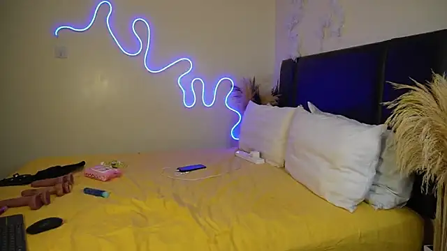 Snapshot of _Watuluv_ chatting on February 2025 04:35:02 PM Watuluv online show from February 2025 04:35:02 PM