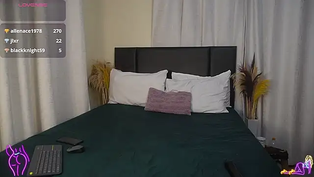 Snapshot of _Watuluv_ chatting on March 2025 10:20:01 PM Watuluv online show from March 2025 10:20:01 PM