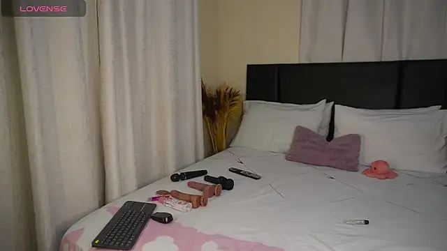 Snapshot of _Watuluv_ chatting on March 2025 04:03:02 PM Watuluv online show from March 2025 04:03:02 PM