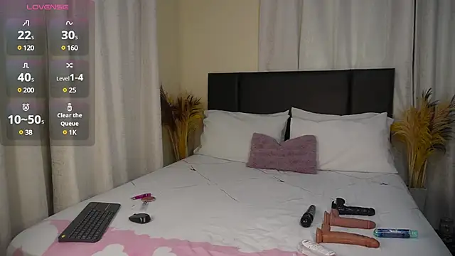 Snapshot of _Watuluv_ chatting on March 2025 06:41:01 AM Watuluv online show from March 2025 06:41:01 AM