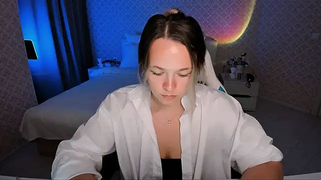 Snapshot of SherillBrill chatting on September 2025 03:00:01 PM SherillBrill online show from September 2025 03:00:01 PM