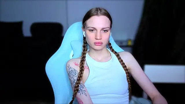 StellaLawless online show from April 2026 01:42:02 AM